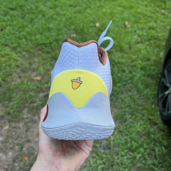 Kyrie II Sandy Cheeks never worn sz 10 - Picture 3 of 7